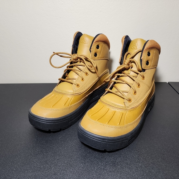 Nike ACG Woodside 2 GS Duck Winter Boots Wheat 524872-703 Kids Youth Size 6Y - Picture 2 of 11